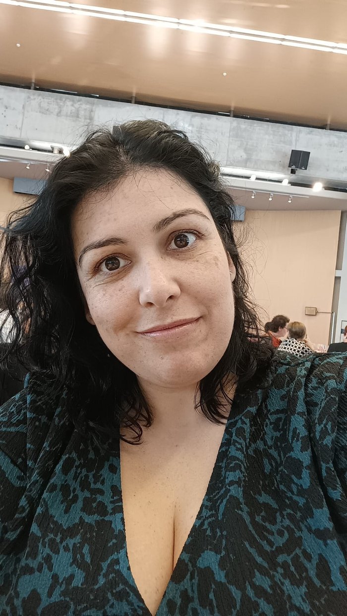 Quiero que tu saliva deje huella en mi piel.