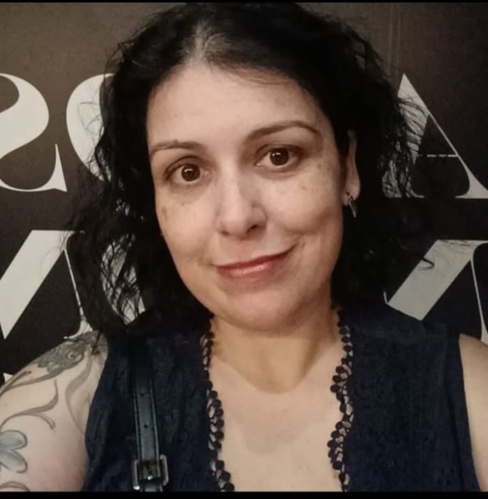 Quiero que tu saliva deje huella en mi piel.