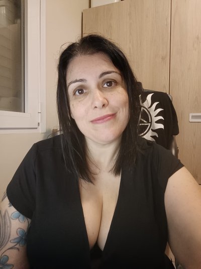 Quiero que tu saliva deje huella en mi piel. Busco pasar un rato agradable. Videollamada.