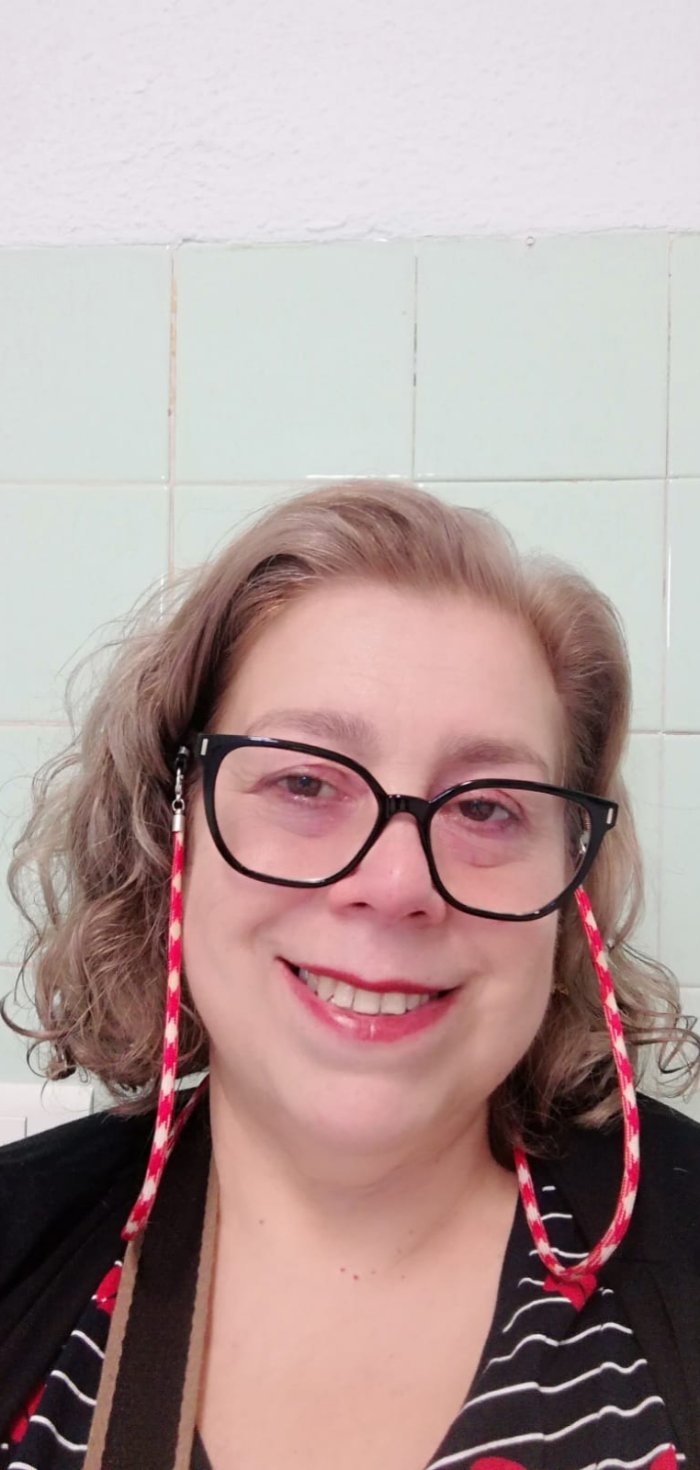 SI TE APETECE HABLAR CON UNA MUJER MADURA, AQUÍ ME VAS A ENCONTRAR.