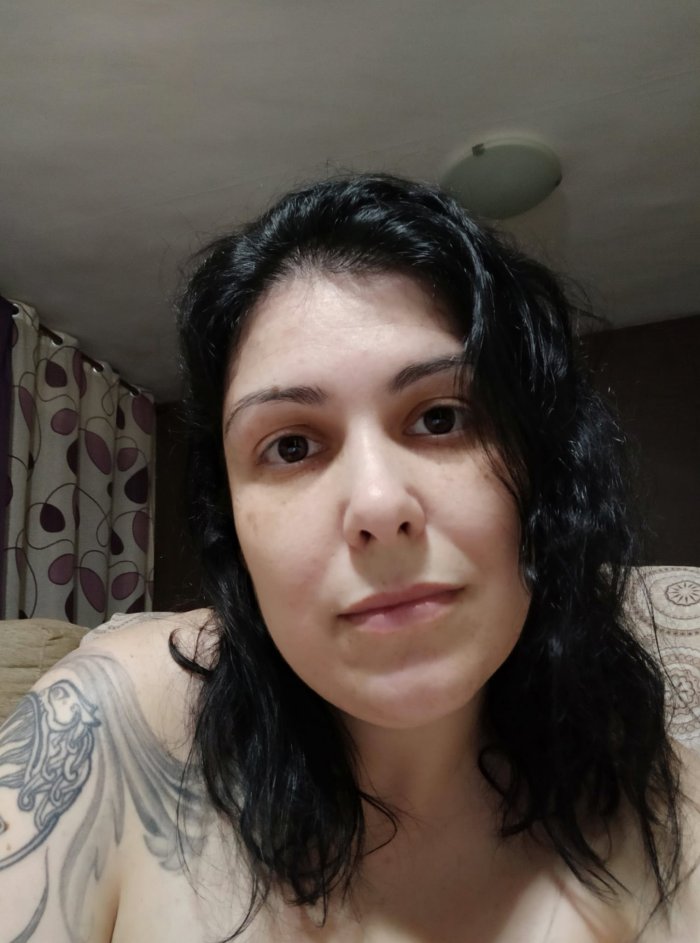 Quiero que tu saliva deje huella en mi piel.